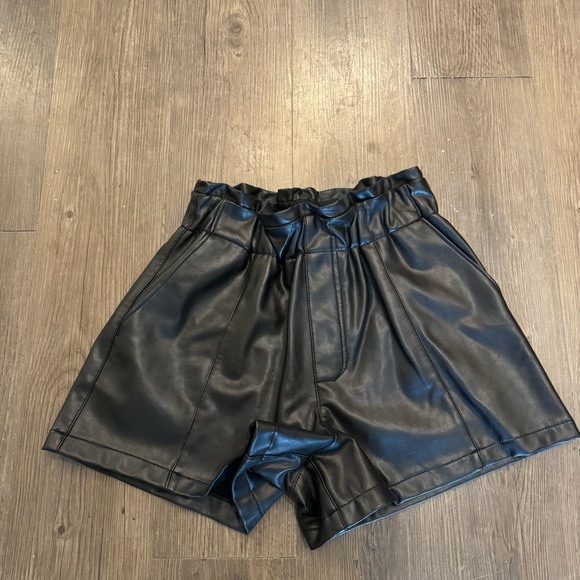 Abercrombie & Fitch Vegan Leather Pull On Shorts XS - Picture 8 of 11